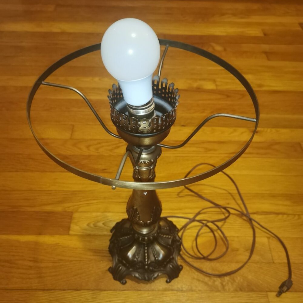 VTG L & L Loevsky Cast Metal Table Lamp 8064 Hollywood Regency no shade 15"